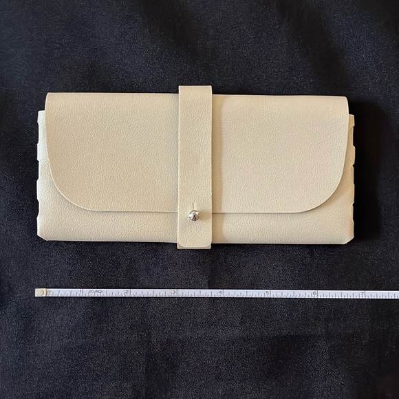 DARK GRAY BUTTERFLY SUNGLASSES W/FREE CASE ✨✨✨ - Picture 6 of 7